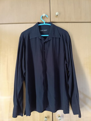 Black dress shirt size large like new