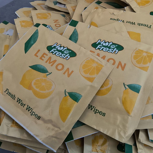 Wet wipes with lemon scent, pack of 100, like new