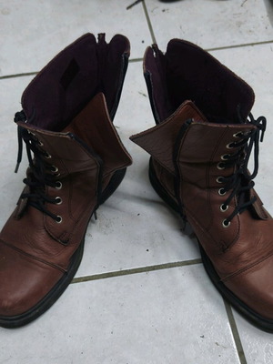 Leather shoes size 41 like new, boots