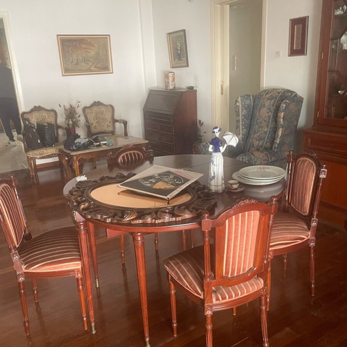 Triantafyllia dining table like new with 6 velvet chairs
