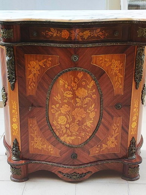 Baroque Bayou with Marble Top, Marquetry and Brass Details like new