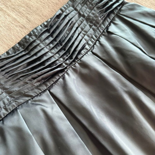 Zini navy satin skirt high-waisted like new