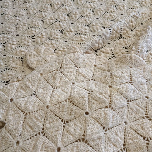 Woolen knitted handmade blanket like new, dimensions 170x220