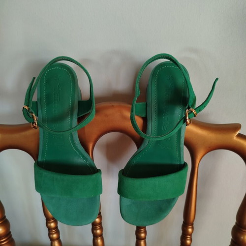 Tamaris green suede sandals size 36, like new