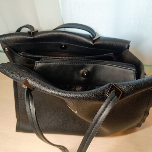 Axel shoulder bag black like new with 3 compartments