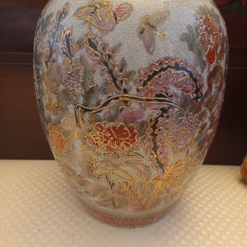 Satsuma vase like new with embossed crackle designs and gold details