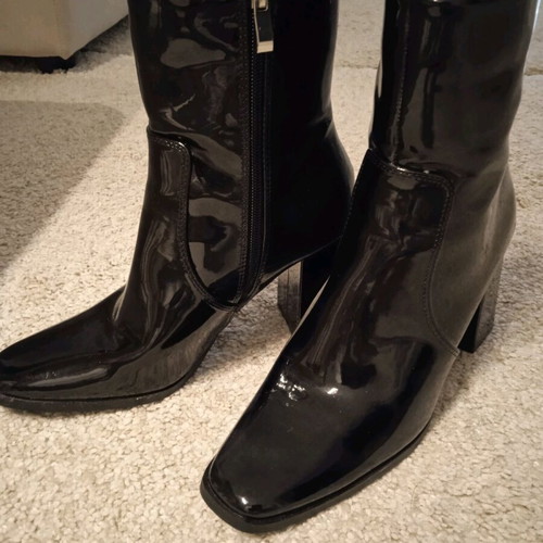 High-heeled patent boots like new, size 36, black