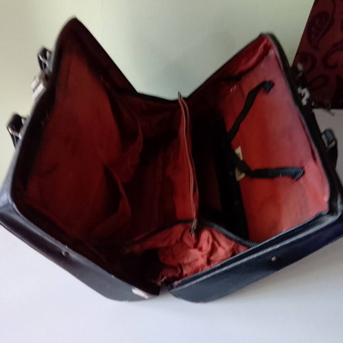 Minion briefcase used, leather, collectible from the '60s