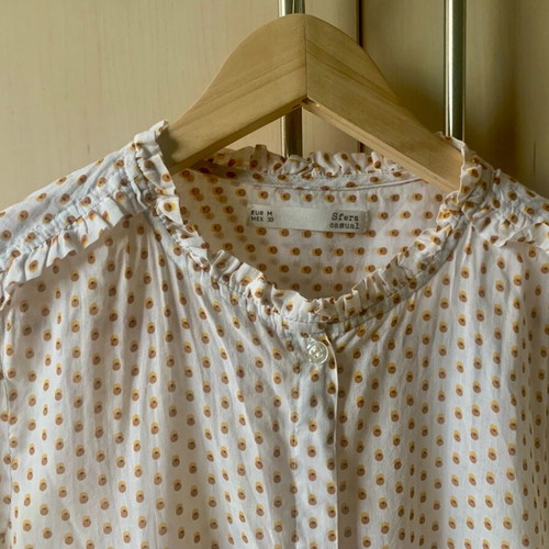 Sfera shirt used, white with polka dots and mother-of-pearl buttons, size M