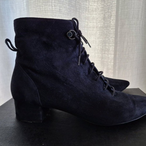Blue suede Mourtzi ankle boots no.39 like new with low heel