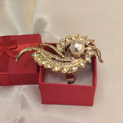 Impressive flower ring with sparkling strass new, gold color
