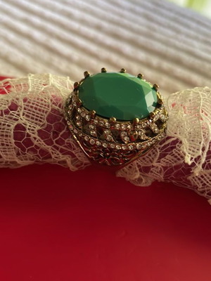 Ring large with green emerald stone and zirconia new