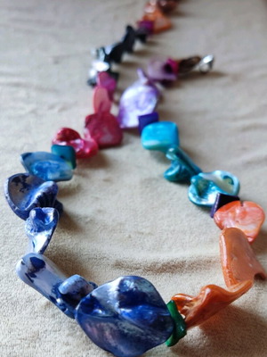 Mother of Pearl Necklace with 925 Silver Clasp like new, multicolor