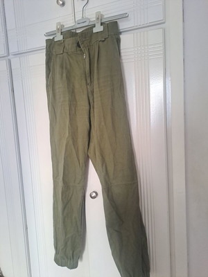 Cargo khaki pants used Stradivarius with elastic cuffs