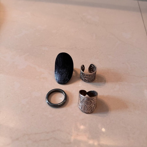 Rings set of 4 like new, black and silver
