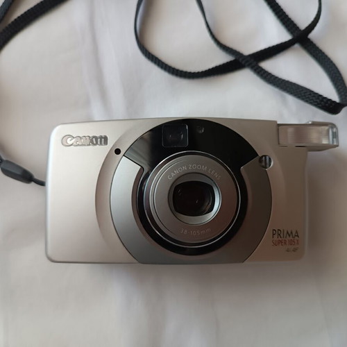 Canon Prima Super 105X 38-105mm camera like new with case
