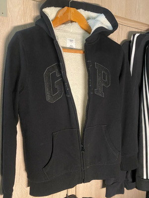 Gap sweatshirt jacket with fur like new, black