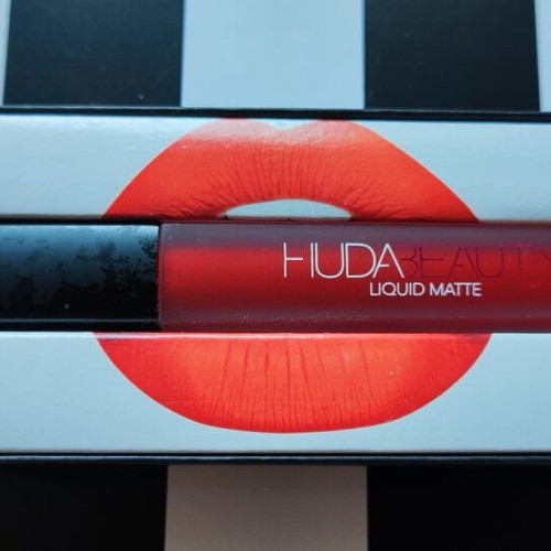 Cosmetics pack 5 pieces with Yves Saint Laurent and Huda Beauty