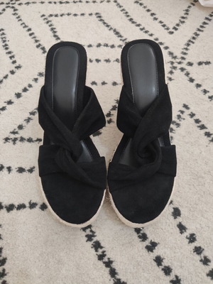 Γυναικείες πλατφόρμες suede σαν καινούργιες, μαύρες και μπεζ, νούμερο 38