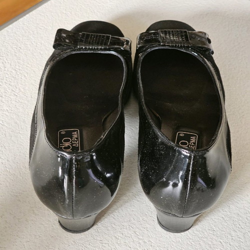Studio women's leather shoes size 39 in excellent condition, black