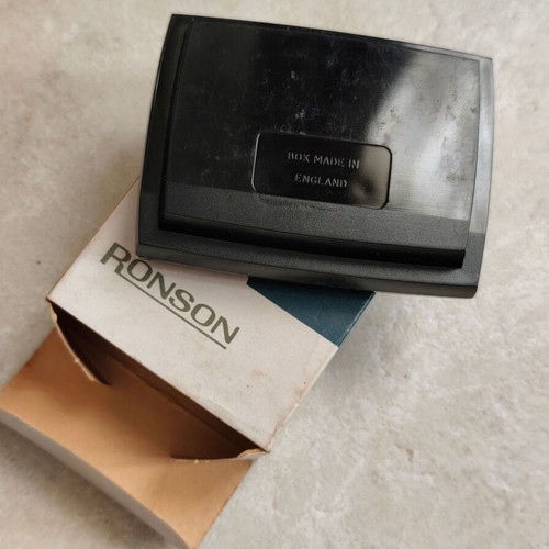 Ronson Varaflame Lighter Box like new, complete set