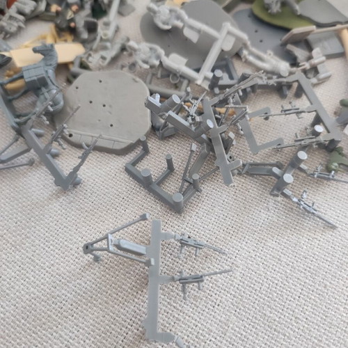 Modeling figures with bicycles, horses, soldiers, weapons and civilians, scale 1/72
