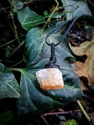Macrame necklace with raw calcite and adjustable clasp, handmade
