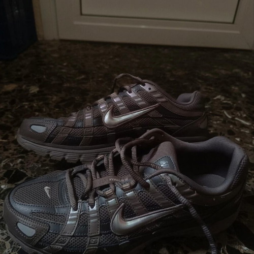 Nike P-6000 casual shoes size 42.5 like new black and silver