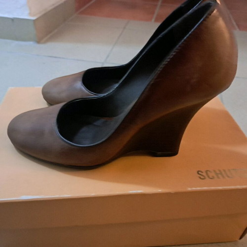 Schutz tan platform pumps like new, size 37