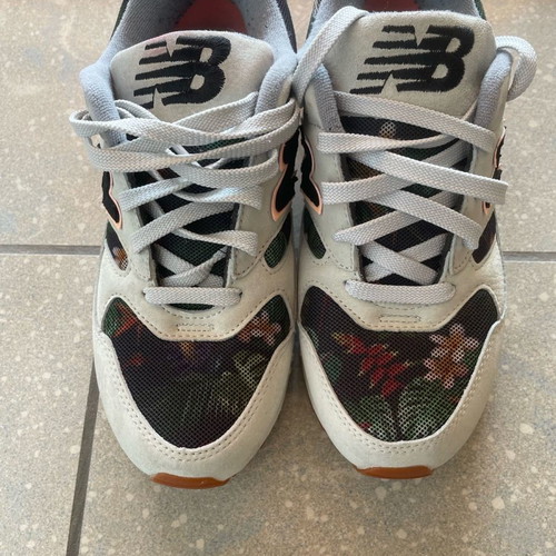 New Balance women's athletic shoes used, size 39, multicolor