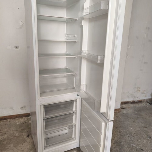 Morris W71261CAP fridge freezer new, 267L, A++ energy class, white