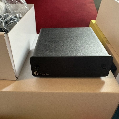 Phono Box pre-amp like new, MM/MC compatible