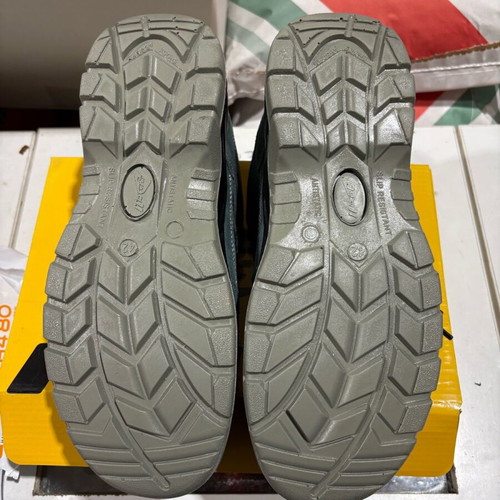 Work shoes with protection new, sizes 40-46