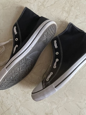 Black Sneakers size 45 like new with white details