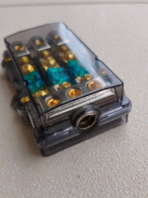 Ασφαλειοθήκη αυτοκινήτου-σκάφους 1 σε 3 καινούργια για ασφάλειες mta