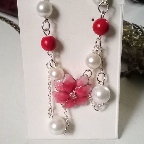 Handmade Spring bracelet new with red and white pearls