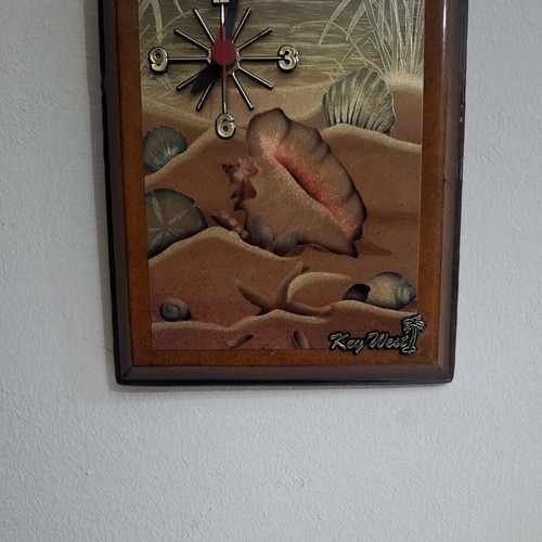 Key West Wooden Wall Clock 1992 like new, analog