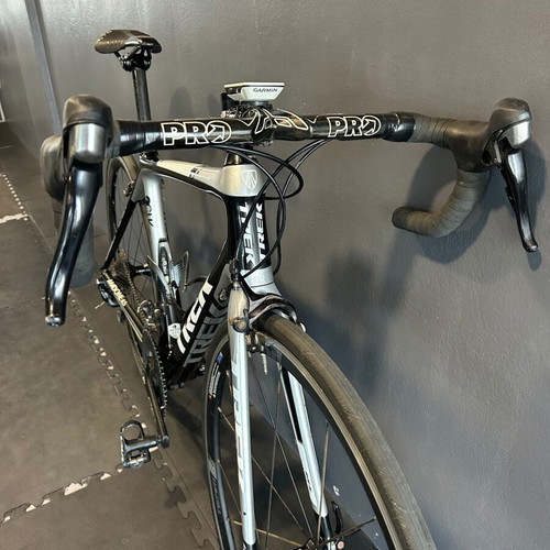 Trek Madone 4.5 road bike used with powermeter and Garmin