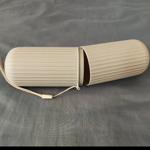 Travel toothbrush case like new