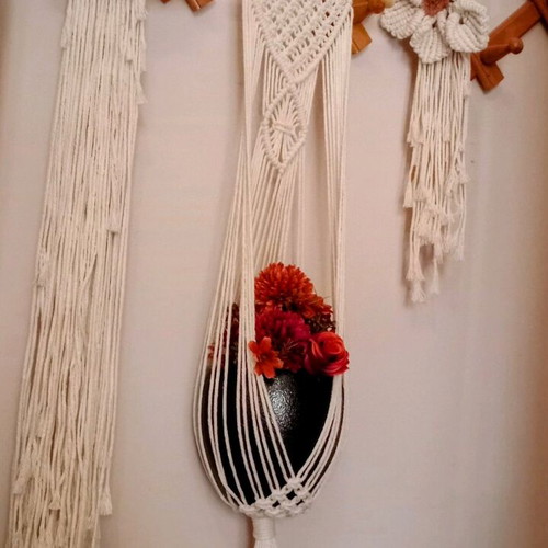 Macrame plant hanger like new