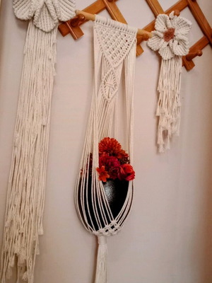 Macrame plant hanger like new