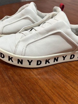 DKNY leather sneakers like new, very comfortable, size 38, white