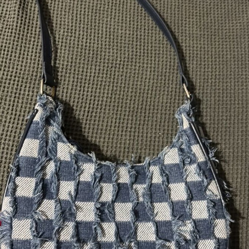 Denim bag with broken zipper