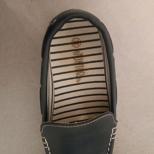 Junior children's moccasins navy blue like new, size 33