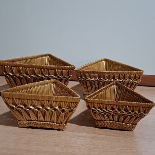 Wicker baskets used, triangular shape, practical for every use