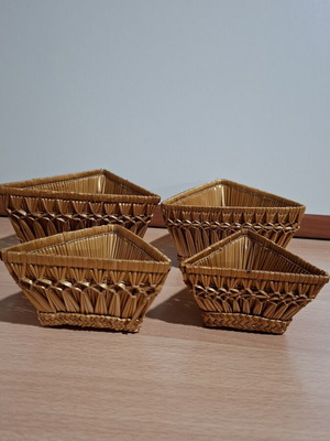 Wicker baskets used, triangular shape, practical for every use