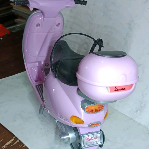 Barbie Vespa authentic, like new