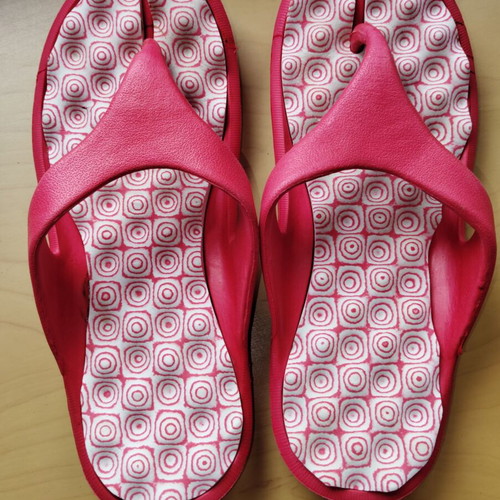 Red flip-flops like new, size 41