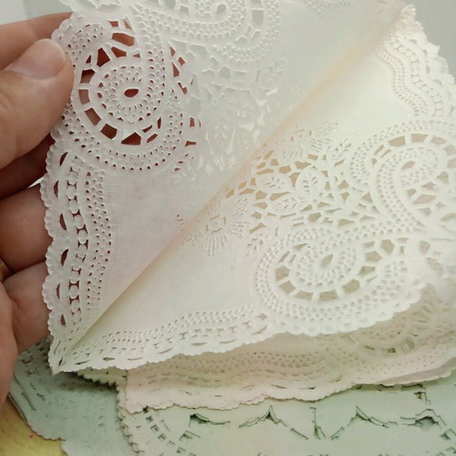 Unique collectible D'70 lace paper napkin set of 7 pieces