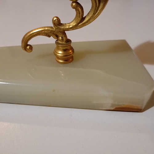 Decorative onyx with bronze used